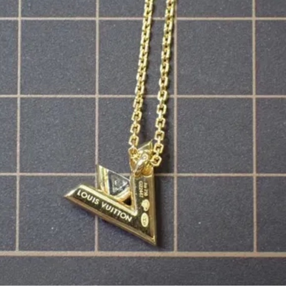 Louis Vuitton LV Volt 750 Gold and Diamond One Pendant Necklace - Picture 8 of 11